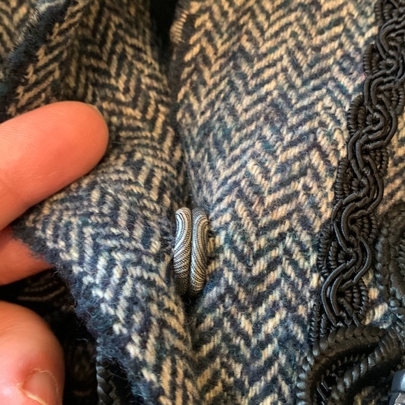 RIANI size 8 / EU 40 beaded collar gray wool blazer in excellent condition - Picture 9 of 13